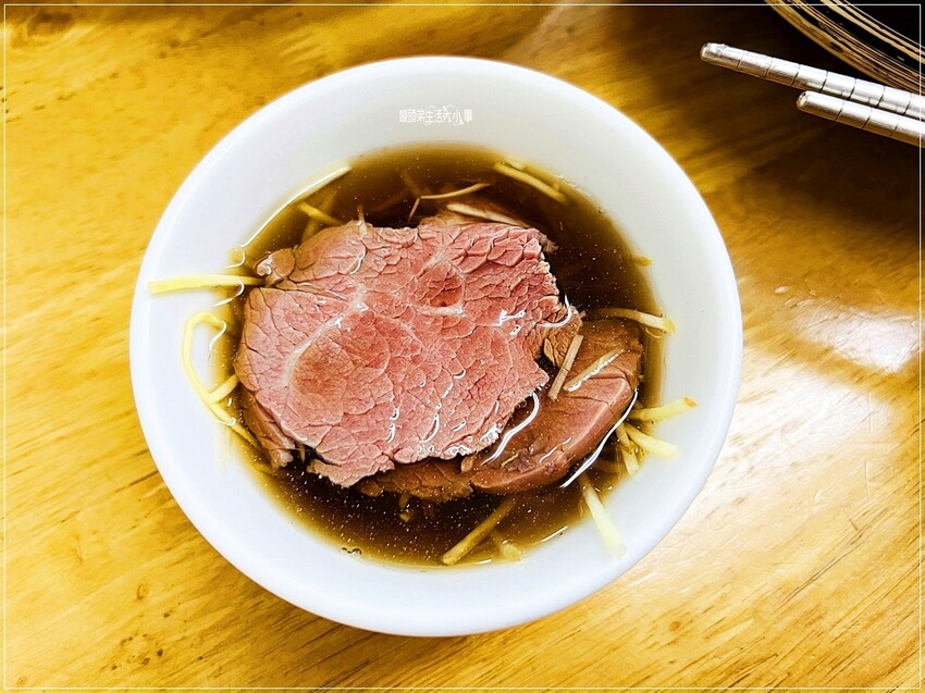 台南市佳里區台南必訪！萬林牛肉湯：白飯免費，超人氣牛肉湯美食