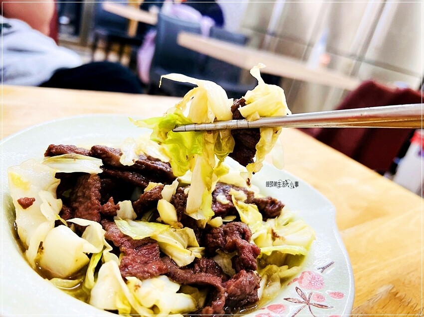 台南市佳里區台南必訪！萬林牛肉湯：白飯免費，超人氣牛肉湯美食