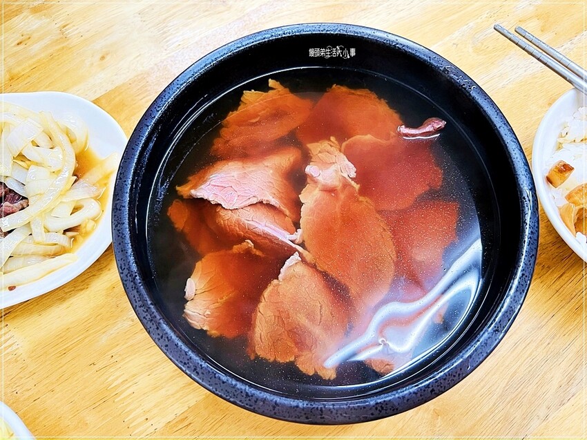 台南市佳里區台南必訪！萬林牛肉湯：白飯免費，超人氣牛肉湯美食