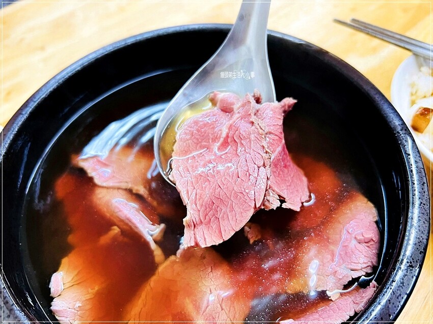 台南市佳里區台南必訪！萬林牛肉湯：白飯免費，超人氣牛肉湯美食