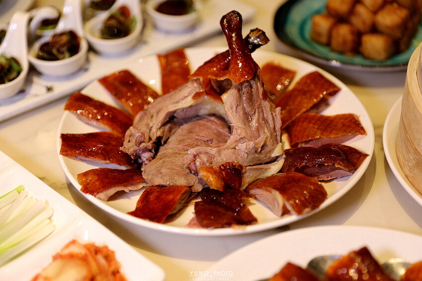 港點&烤鴨控必收!現烤出爐桌邊片皮鴨 鮮美海鮮料理、經典港式點心