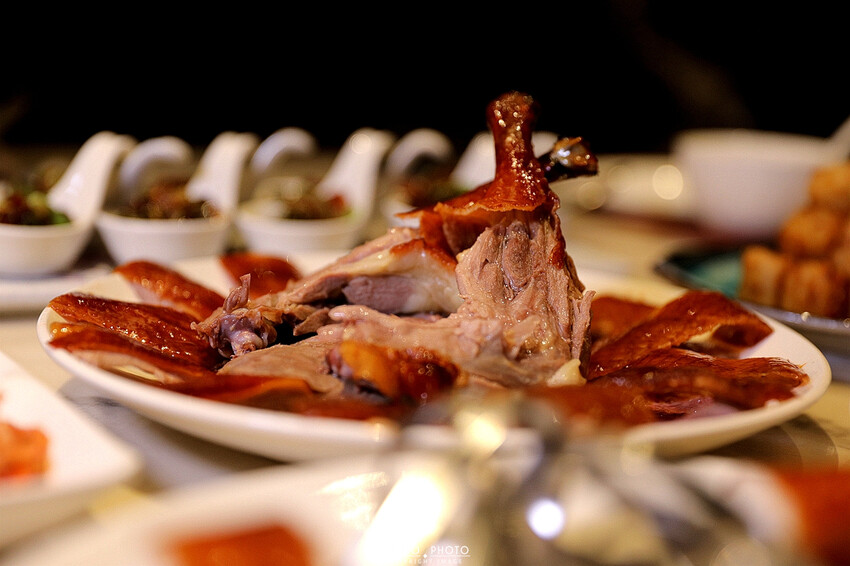 港點&烤鴨控必收!現烤出爐桌邊片皮鴨 鮮美海鮮料理、經典港式點心