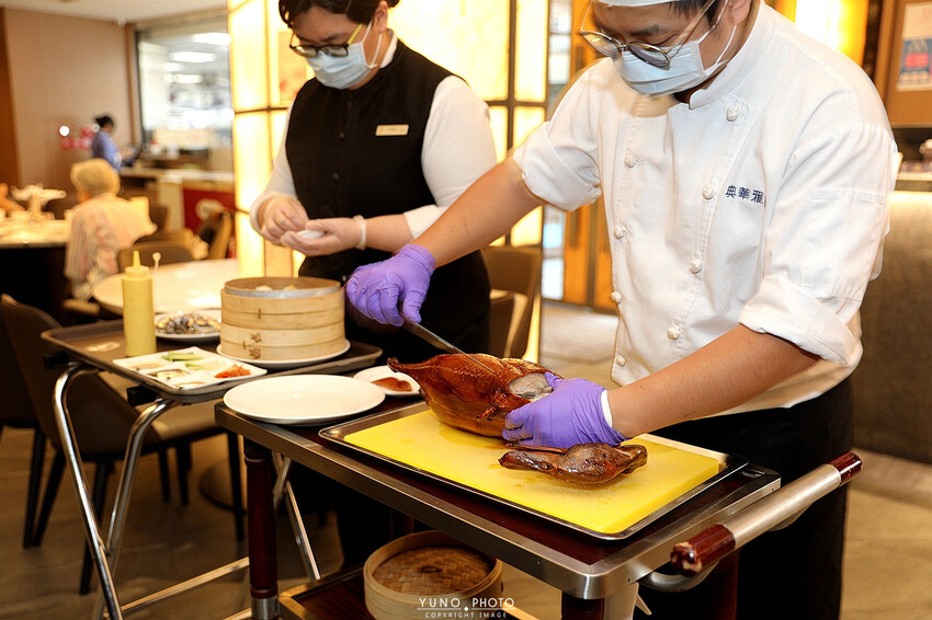 港點&烤鴨控必收!現烤出爐桌邊片皮鴨 鮮美海鮮料理、經典港式點心