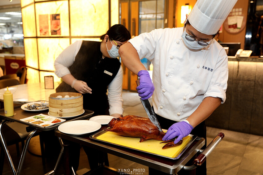 港點&烤鴨控必收!現烤出爐桌邊片皮鴨 鮮美海鮮料理、經典港式點心
