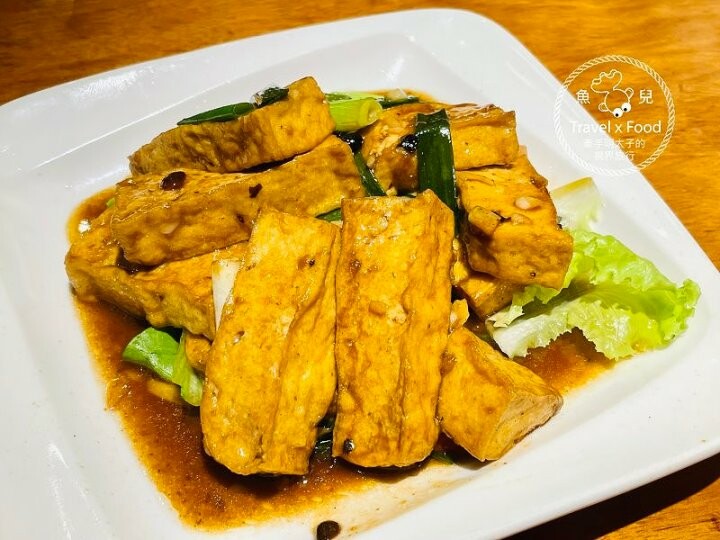 坪林百年老宅餐廳，幸福小廚｜提供環境舒適的自助泡茶區與在地特色佳餚，記得來杯茶香冰淇淋！ @魚兒 x 牽手明太子的「視」界旅行