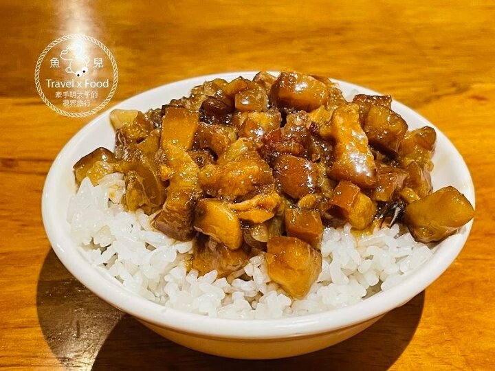 坪林百年老宅餐廳，幸福小廚｜提供環境舒適的自助泡茶區與在地特色佳餚，記得來杯茶香冰淇淋！ @魚兒 x 牽手明太子的「視」界旅行