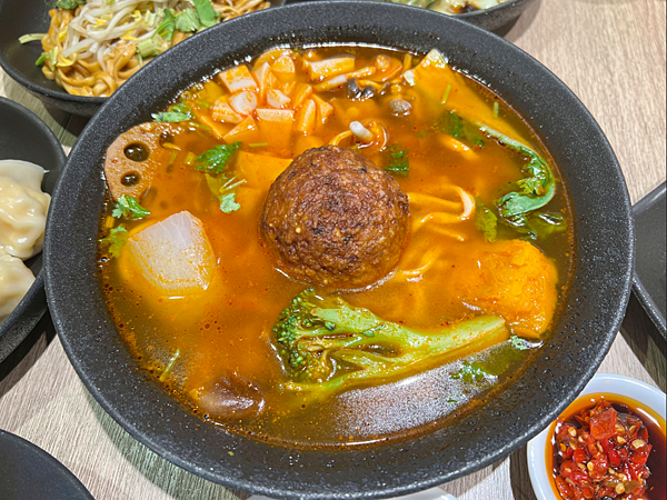 【台北中山區美食】芳珍蔬食 x 八方雲集蔬食新品牌，顛覆素食