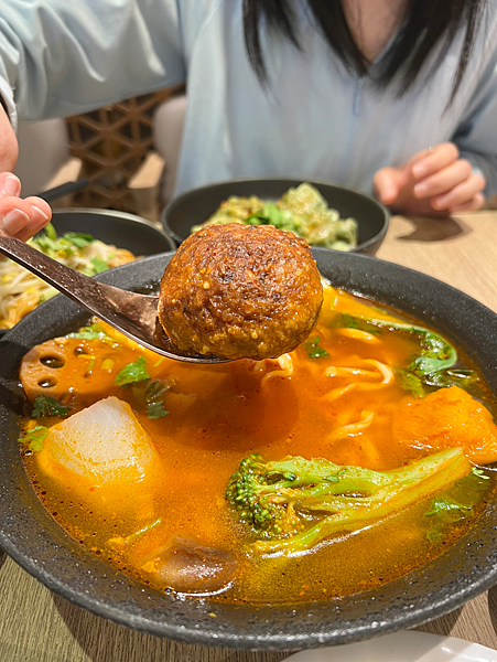 【台北中山區美食】芳珍蔬食 x 八方雲集蔬食新品牌，顛覆素食