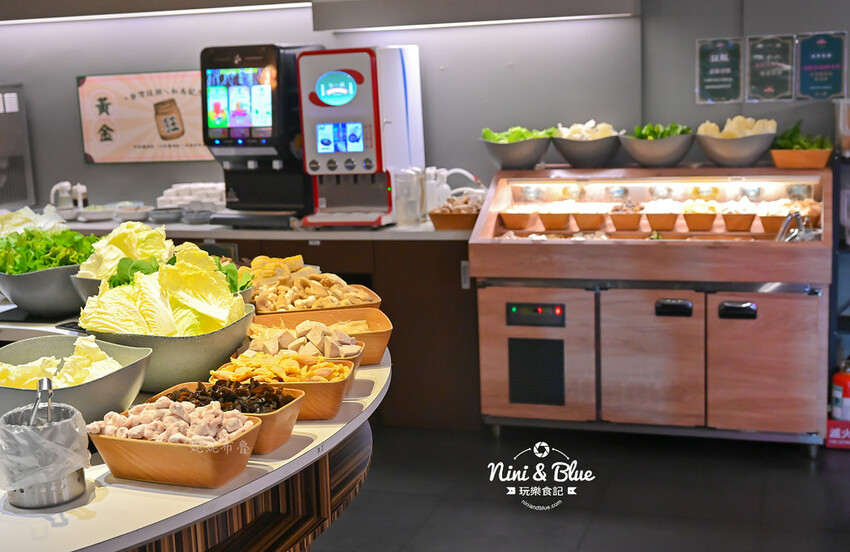 台中火鍋推薦,獨特爆炒台式鹹香湯頭,個人鍋299元起就有蔬食自助吧