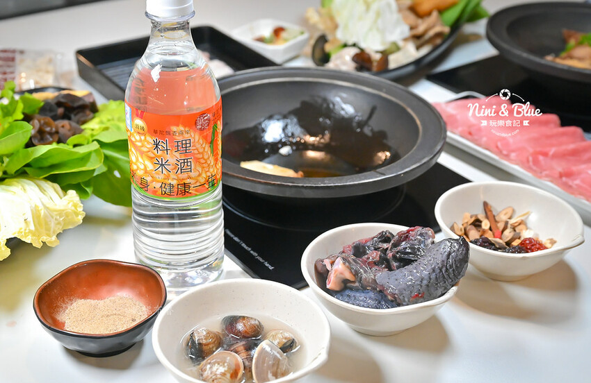 台中火鍋推薦,獨特爆炒台式鹹香湯頭,個人鍋299元起就有蔬食自助吧