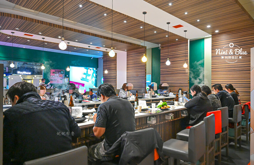 台中火鍋推薦,獨特爆炒台式鹹香湯頭,個人鍋299元起就有蔬食自助吧