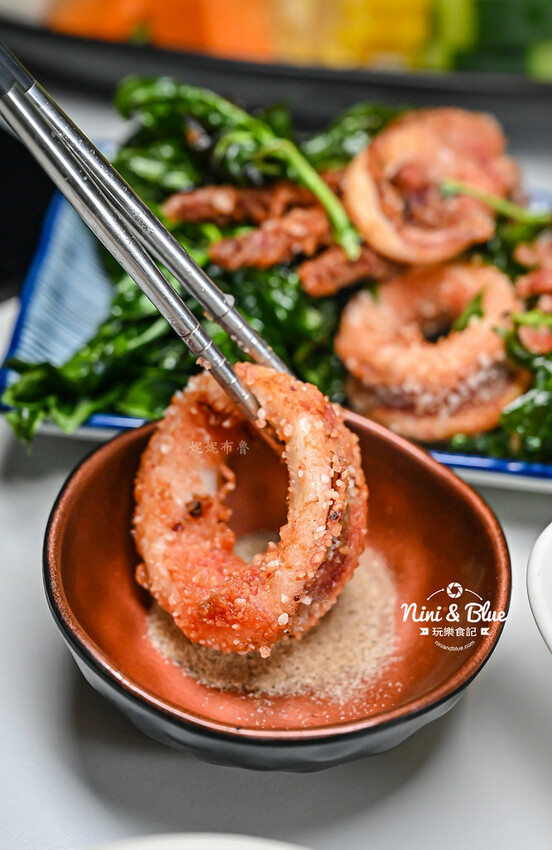 台中火鍋推薦,獨特爆炒台式鹹香湯頭,個人鍋299元起就有蔬食自助吧