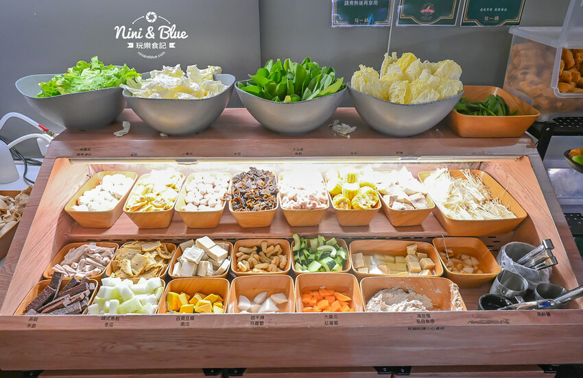 台中火鍋推薦,獨特爆炒台式鹹香湯頭,個人鍋299元起就有蔬食自助吧