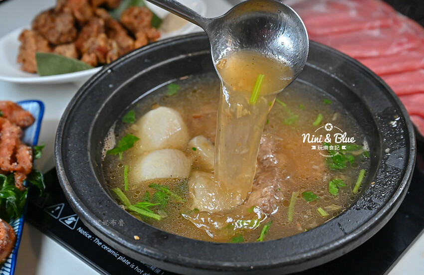 台中火鍋推薦,獨特爆炒台式鹹香湯頭,個人鍋299元起就有蔬食自助吧