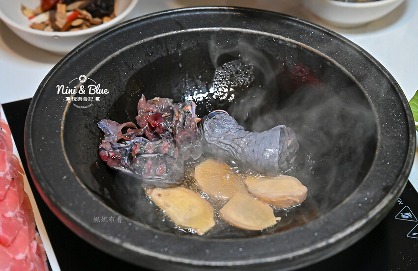 台中火鍋推薦,獨特爆炒台式鹹香湯頭,個人鍋299元起就有蔬食自助吧