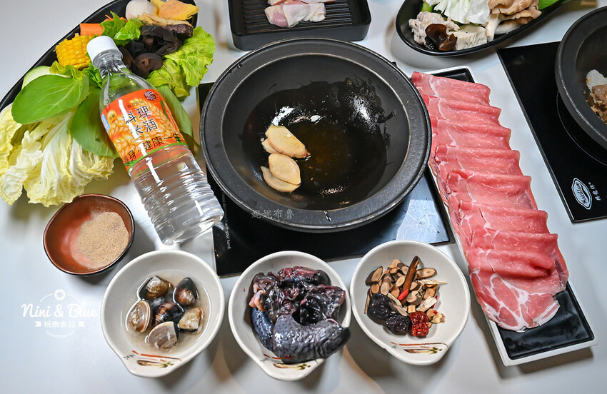 台中火鍋推薦,獨特爆炒台式鹹香湯頭,個人鍋299元起就有蔬食自助吧