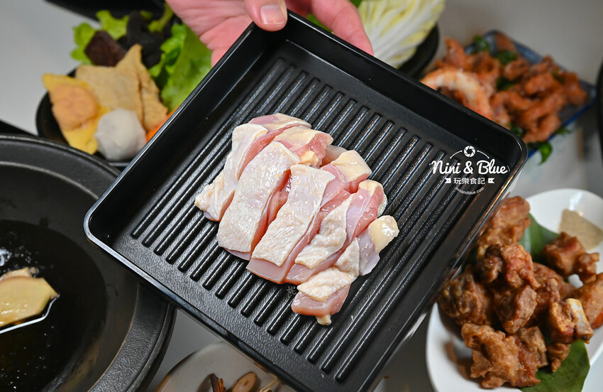 台中火鍋推薦,獨特爆炒台式鹹香湯頭,個人鍋299元起就有蔬食自助吧