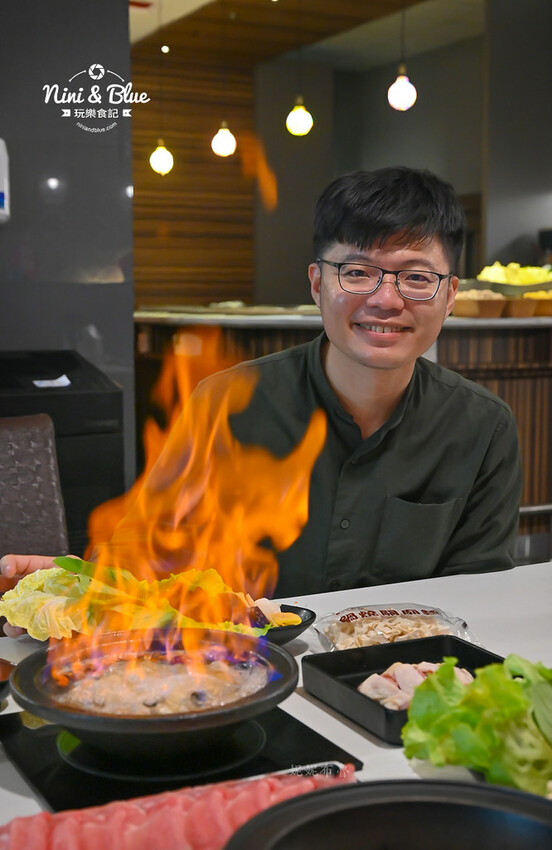 台中火鍋推薦,獨特爆炒台式鹹香湯頭,個人鍋299元起就有蔬食自助吧