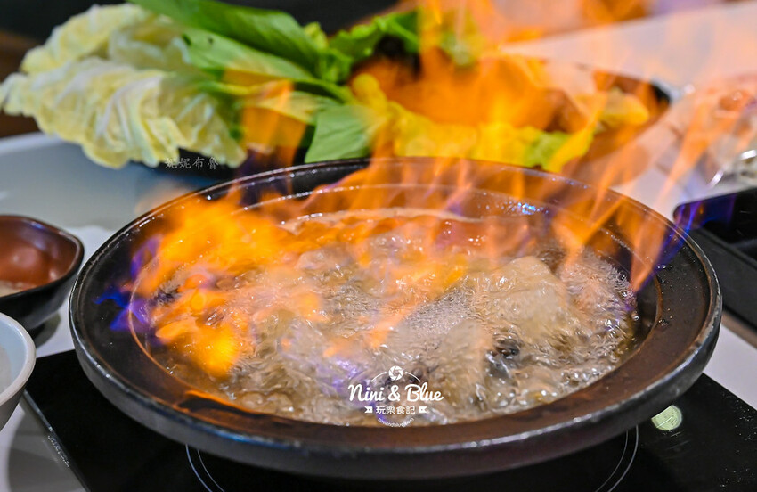 台中火鍋推薦,獨特爆炒台式鹹香湯頭,個人鍋299元起就有蔬食自助吧
