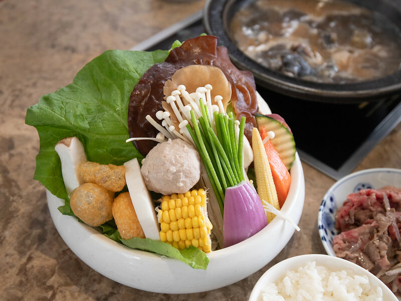 台中市西屯區台中｜Hot pot  : 正妹最愛宵夜名店 狂一鍋/萬客石鍋/石二鍋  更愛這款「自助吧吃到飽」