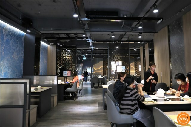 雲林聚餐│斗六必吃精緻海鮮火鍋：火鍋世家 獨家特色湯底、超澎派痛風蝦、奢華海陸套餐爽爽吃！