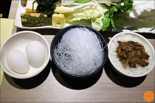 雲林聚餐│斗六必吃精緻海鮮火鍋：火鍋世家 獨家特色湯底、超澎派痛風蝦、奢華海陸套餐爽爽吃！