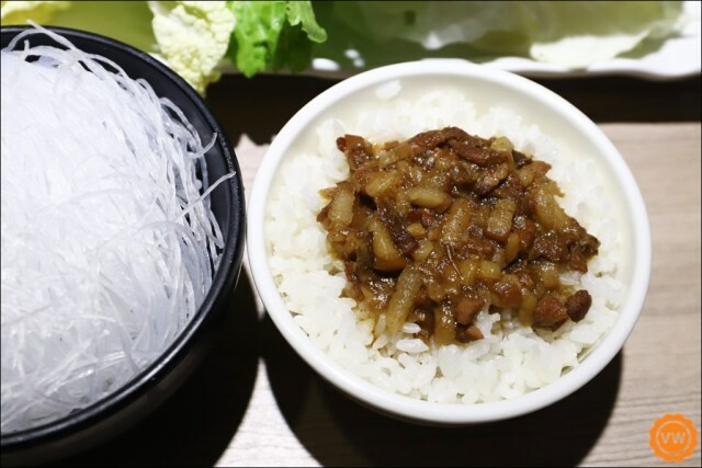 雲林聚餐│斗六必吃精緻海鮮火鍋：火鍋世家 獨家特色湯底、超澎派痛風蝦、奢華海陸套餐爽爽吃！