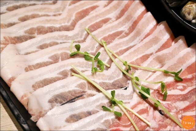 雲林聚餐│斗六必吃精緻海鮮火鍋：火鍋世家 獨家特色湯底、超澎派痛風蝦、奢華海陸套餐爽爽吃！