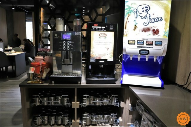 雲林聚餐│斗六必吃精緻海鮮火鍋：火鍋世家 獨家特色湯底、超澎派痛風蝦、奢華海陸套餐爽爽吃！