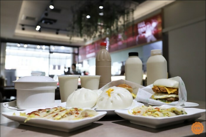 雲林聚餐│斗六必吃精緻海鮮火鍋：火鍋世家 獨家特色湯底、超澎派痛風蝦、奢華海陸套餐爽爽吃！