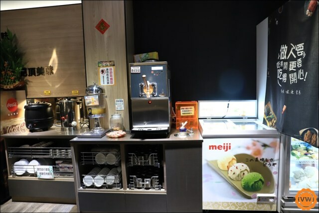 雲林聚餐│斗六必吃精緻海鮮火鍋：火鍋世家 獨家特色湯底、超澎派痛風蝦、奢華海陸套餐爽爽吃！