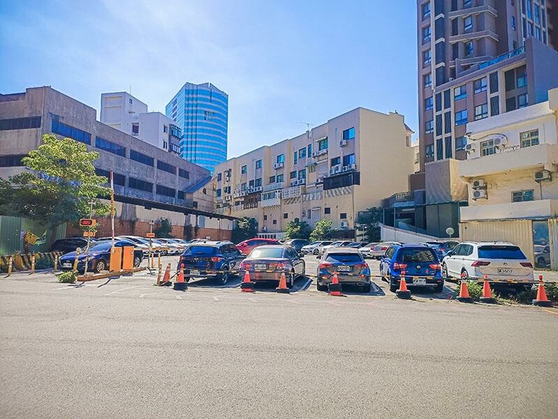 新竹墨竹亭燃麵本家 百元內吃鮮蝦抄手燃麵 推出旨味燒豚拉麵、泰緬酸辣豚、黑椒嫩豬煲跨界新菜單