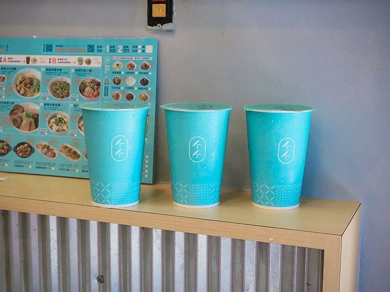 新竹墨竹亭燃麵本家 百元內吃鮮蝦抄手燃麵 推出旨味燒豚拉麵、泰緬酸辣豚、黑椒嫩豬煲跨界新菜單