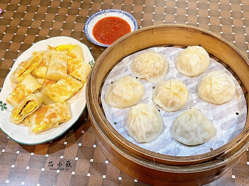 吉老闆湯包燒餅，台中西區美食，台中第五市場附近傳統中式早餐，小籠湯包、燒餅、蛋餅、吐司，現包現蒸多汁湯包美味必吃 - Cyndi loves享食天堂