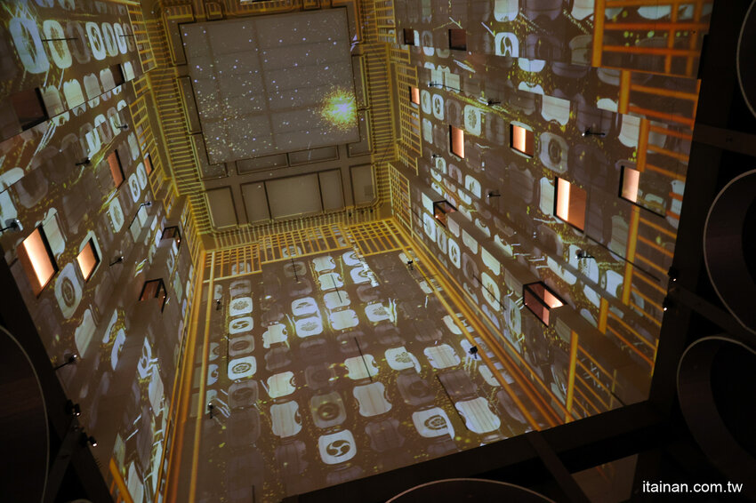 免出國就能品嘗日本正統古法藁燒日料、挑高光雕秀主題酒吧讓人驚艷!高雄洲際酒店「WA-RA 日式餐廳」わら餐廳新開幕 @台南好Food遊