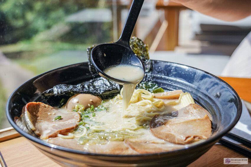 桃園環湖咖啡好食二館，絕美山湖景預約制，日式禪風美景拉麵超療癒。