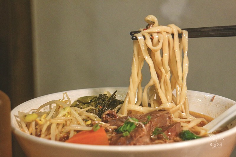 台中西區｜吃不到才會傷心！暖心暖胃好滋味、啤酒慢燉至軟嫩入口即化～獨特風味牛肉麵｜傷心餐飲企業