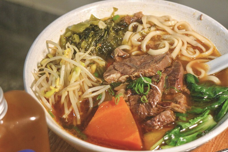 台中西區｜吃不到才會傷心！暖心暖胃好滋味、啤酒慢燉至軟嫩入口即化～獨特風味牛肉麵｜傷心餐飲企業