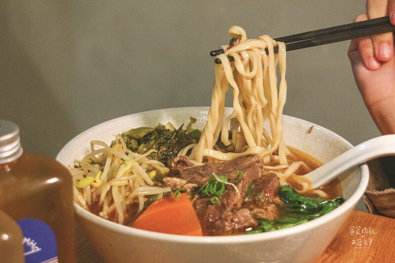 台中西區｜吃不到才會傷心！暖心暖胃好滋味、啤酒慢燉至軟嫩入口即化～獨特風味牛肉麵｜傷心餐飲企業