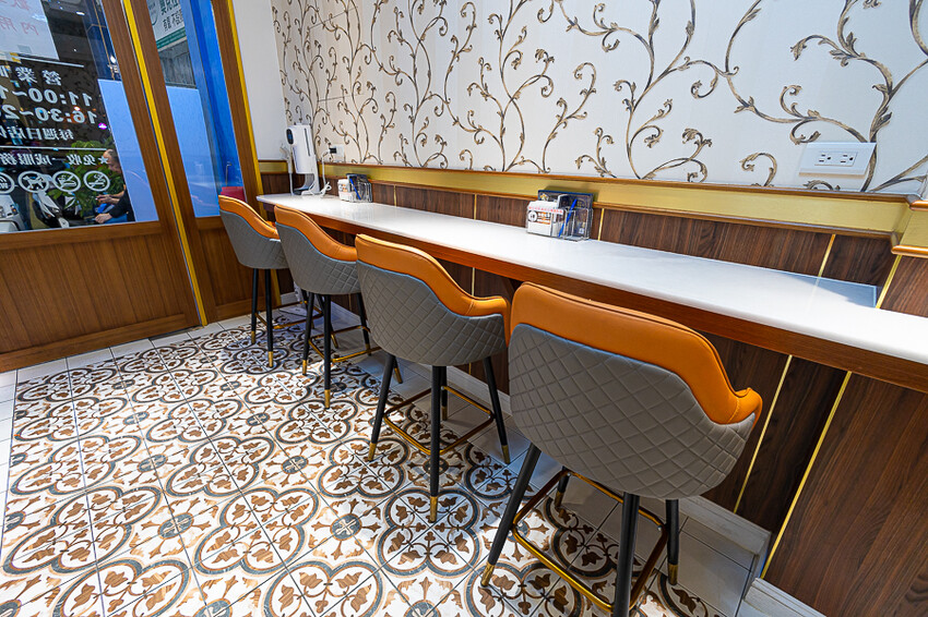 網美風格的精緻便當飲料店，有面漂亮的打卡牆，餐盒也有精緻跟小資兩種，點餐盒送飲料｜茶自點便當店南崁店