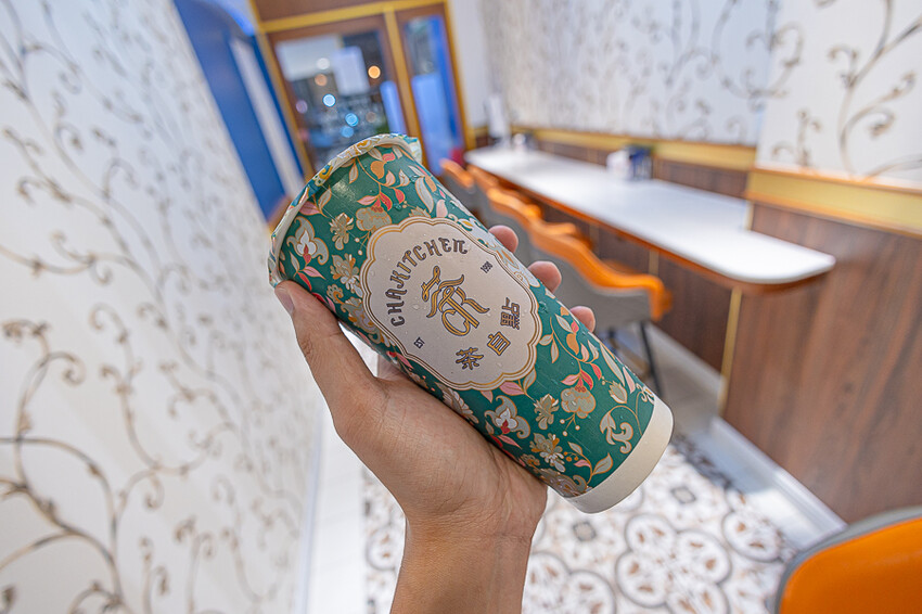 網美風格的精緻便當飲料店，有面漂亮的打卡牆，餐盒也有精緻跟小資兩種，點餐盒送飲料｜茶自點便當店南崁店