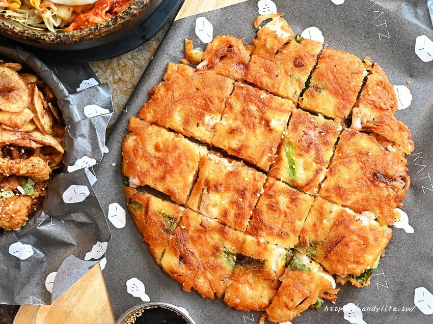 KATZ 卡司韓藝料理|美術園道人氣美食,結合工業風設計的創意韓式料理,餐點多樣化,還有多人分享餐~