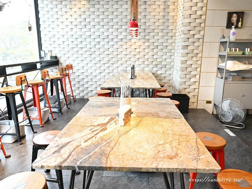 KATZ 卡司韓藝料理|美術園道人氣美食,結合工業風設計的創意韓式料理,餐點多樣化,還有多人分享餐~