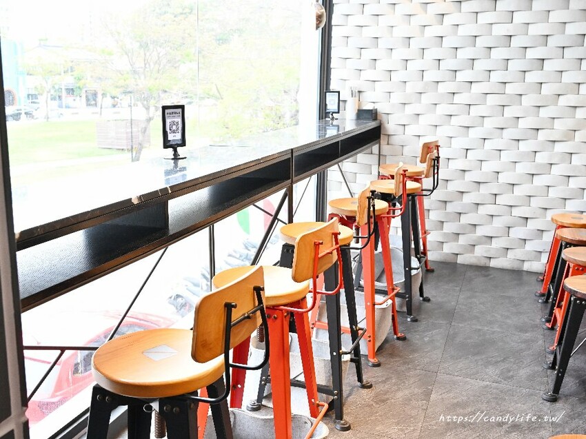 KATZ 卡司韓藝料理|美術園道人氣美食,結合工業風設計的創意韓式料理,餐點多樣化,還有多人分享餐~