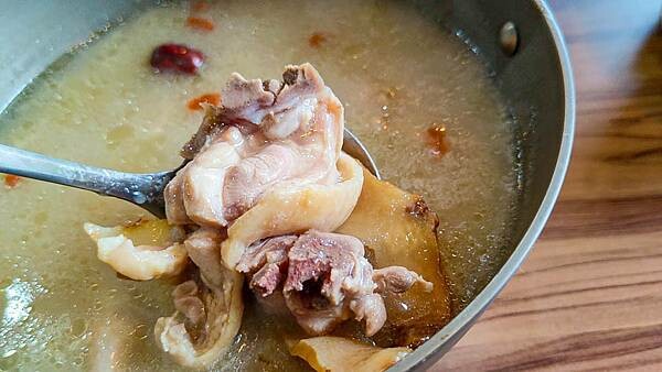 【蘆洲火鍋】羽臨創意湯鍋｜現點現煮七種不同口味的台式風味火鍋！湯頭一極棒