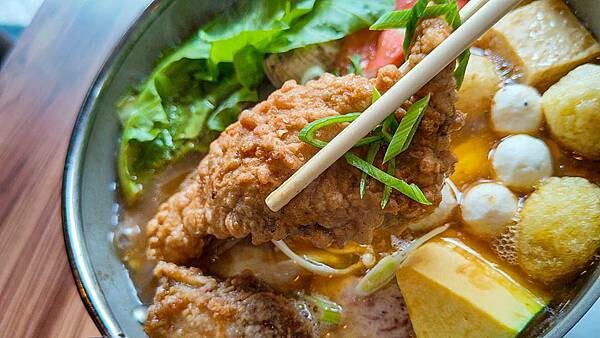 【蘆洲火鍋】羽臨創意湯鍋｜現點現煮七種不同口味的台式風味火鍋！湯頭一極棒