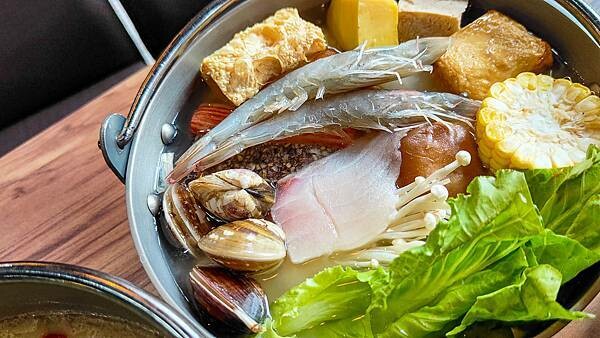 【蘆洲火鍋】羽臨創意湯鍋｜現點現煮七種不同口味的台式風味火鍋！湯頭一極棒