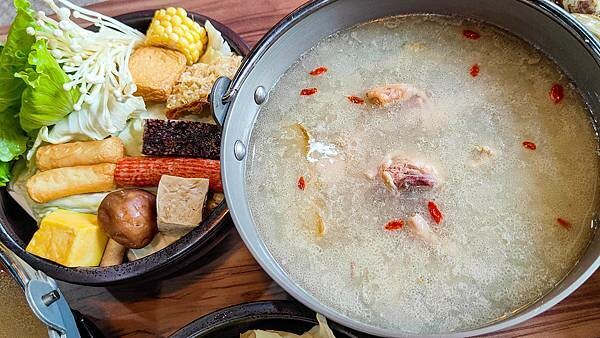 【蘆洲火鍋】羽臨創意湯鍋｜現點現煮七種不同口味的台式風味火鍋！湯頭一極棒