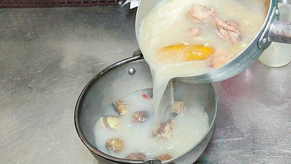 【蘆洲火鍋】羽臨創意湯鍋｜現點現煮七種不同口味的台式風味火鍋！湯頭一極棒