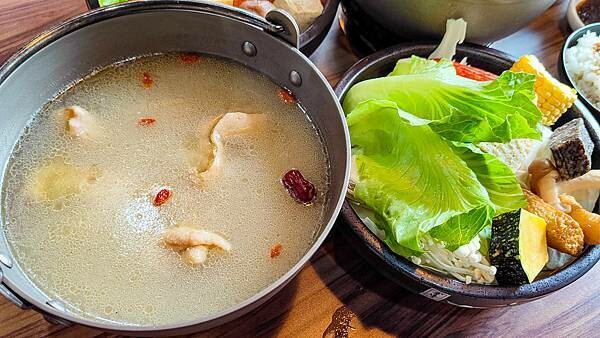 【蘆洲火鍋】羽臨創意湯鍋｜現點現煮七種不同口味的台式風味火鍋！湯頭一極棒